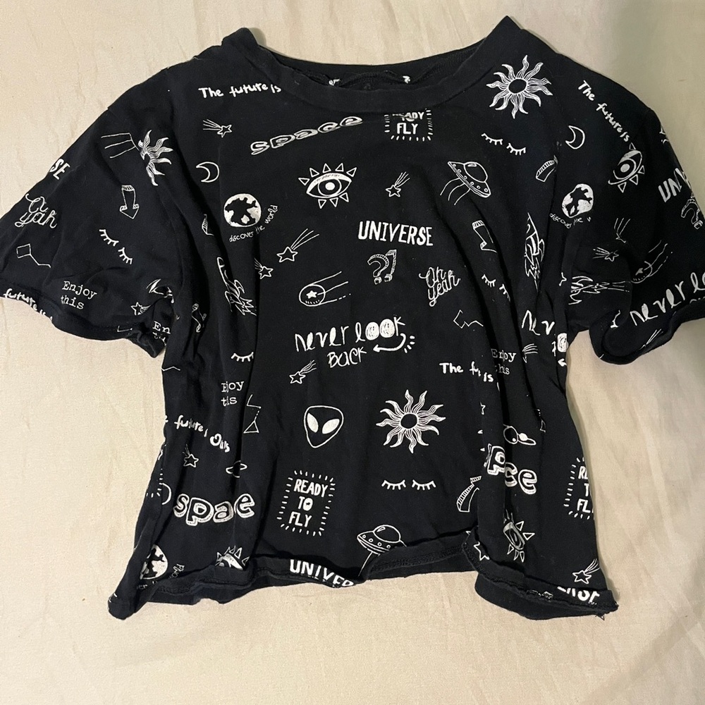 Cropped Black Short Sleeve Graphic Tee